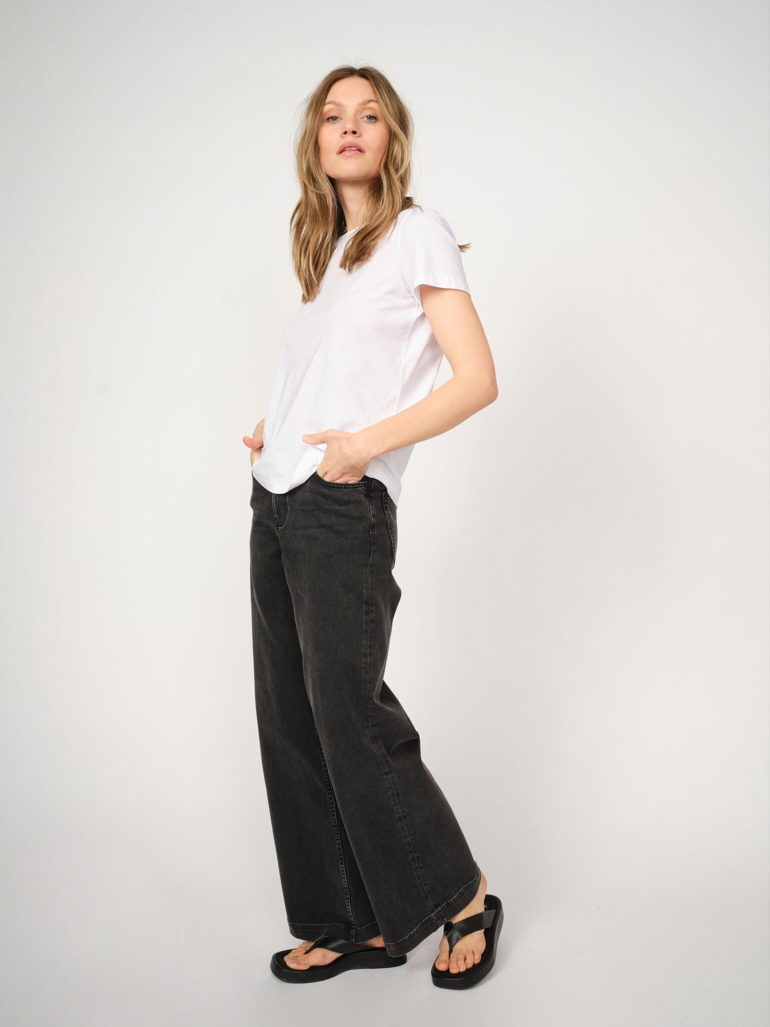 Modelshot / Grey / Detail